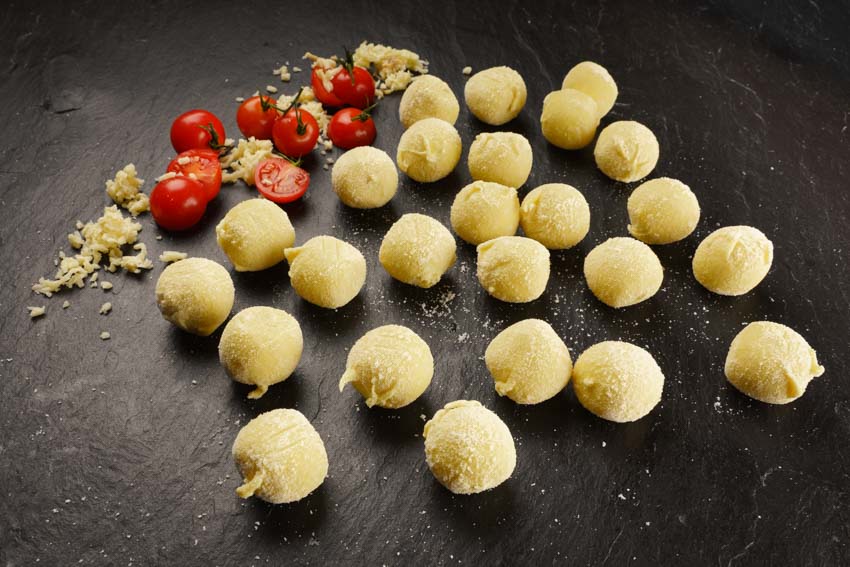 Gnocchi gefüllt mit getrockneten Tomaten und Mozzarella